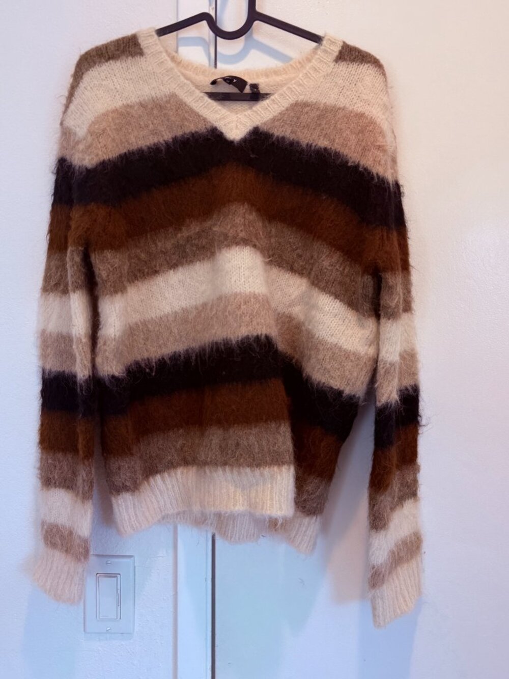 Theory Striped Baby Alpaca V-Neck Sweater M Cream Brown Black Fuzzy